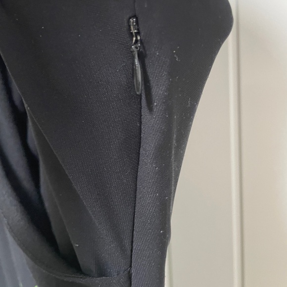 Peck & Peck, black dress with floral design. Size 14. 95% Polyester, 5% Spandex. - Picture 6 of 7